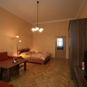 https://apartment-no-19-jaltsk-3.marianskelaznehotels.net